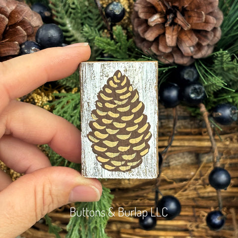 Mini pinecone lath sitters