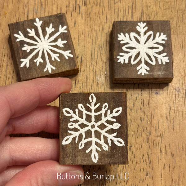 Mini snowflake lath sitters