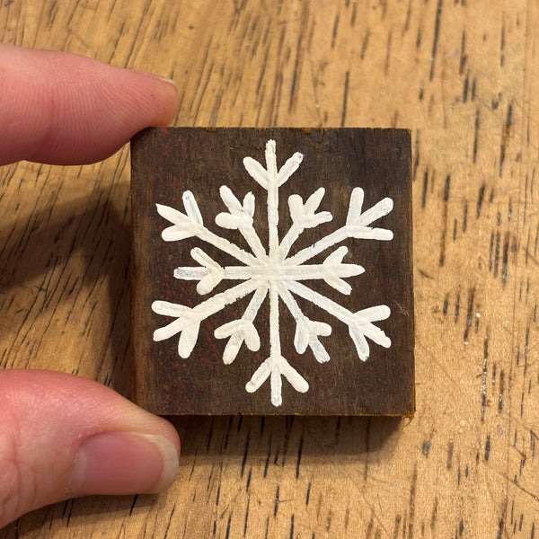Mini snowflake lath sitters