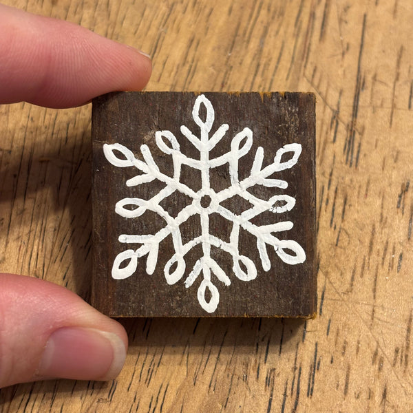 Mini snowflake lath sitters