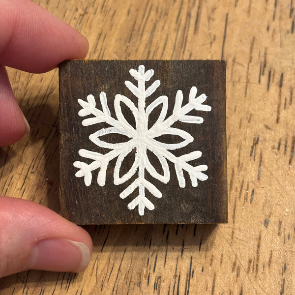 Mini snowflake lath sitters
